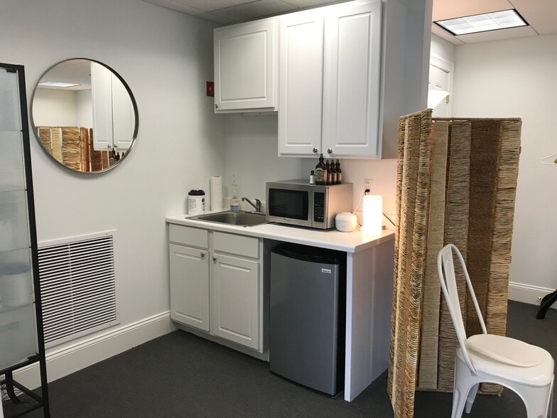 More Photos Of 124 East Ave, Norwalk Medical For Lease