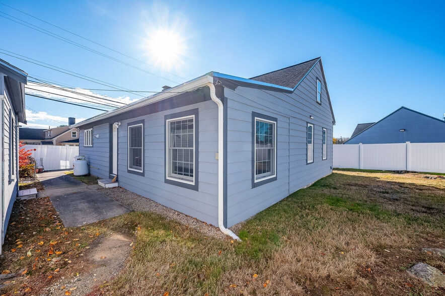 More Photos Of 112 Lafayette Rd, North Hampton General Retail For Sale