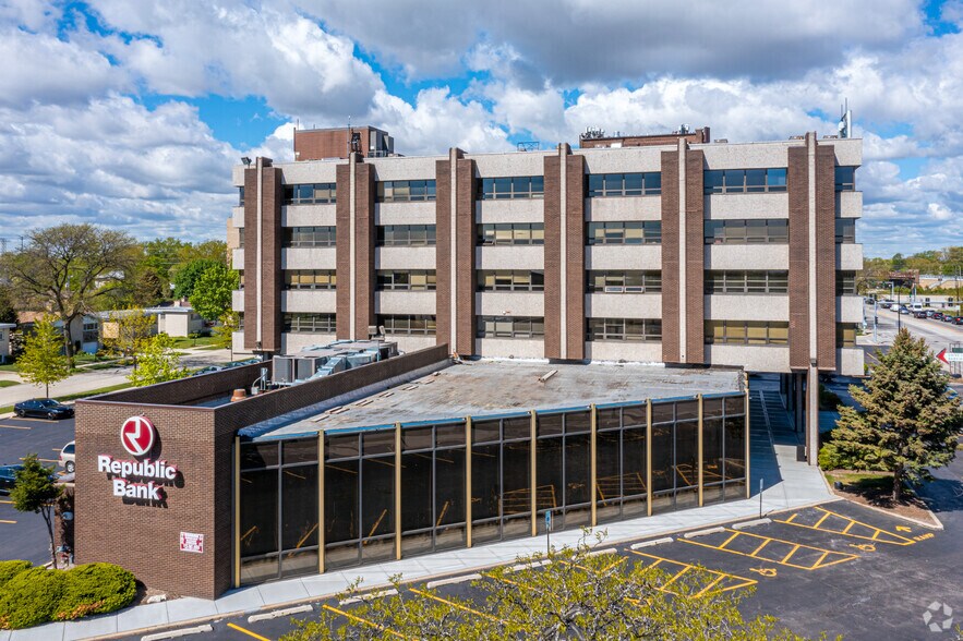 More Photos Of 4433 W Touhy Ave, Lincolnwood Office For Lease