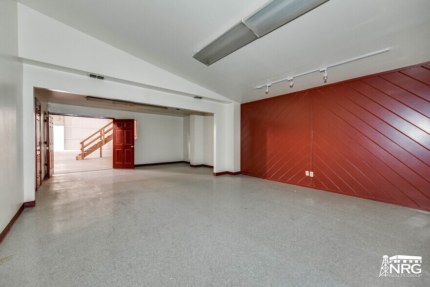 More Photos Of 2415 E Highway 80, Midland Warehouse For Lease