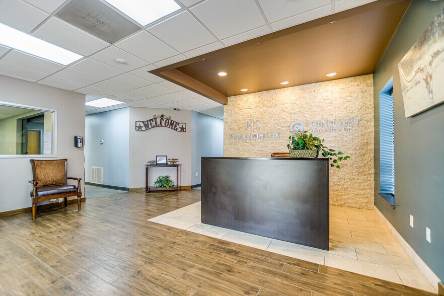 More Photos Of 271 Commercial Dr, Buda Warehouse For Sale