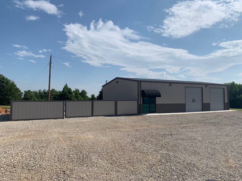 More Photos Of 1011 Upper Denton Rd, Weatherford Warehouse For Lease