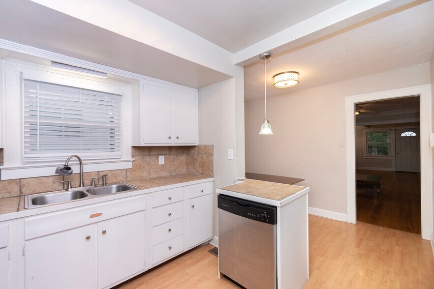 More Photos Of 5331 Charlotte St, Kansas City Apartments For Sale