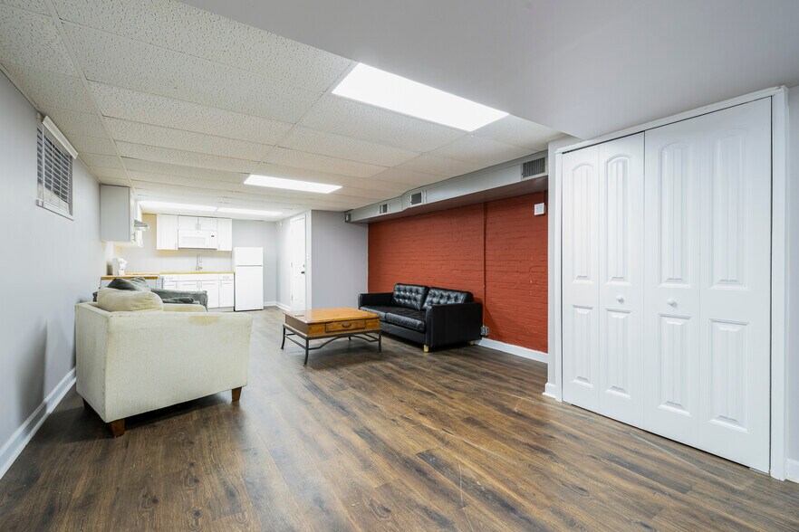 More Photos Of 4374-4382 W Pine Blvd, Saint Louis Office For Sale