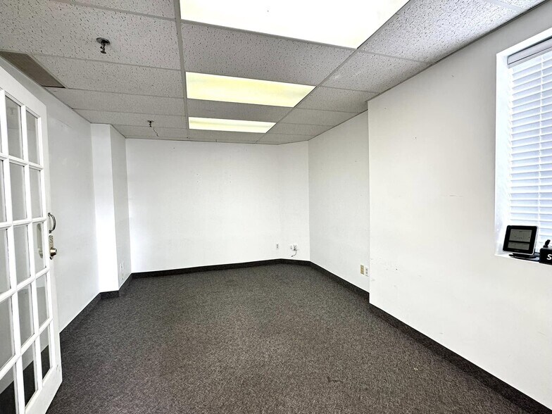 More Photos Of 400 Esna Park Dr, Markham Warehouse For Sale