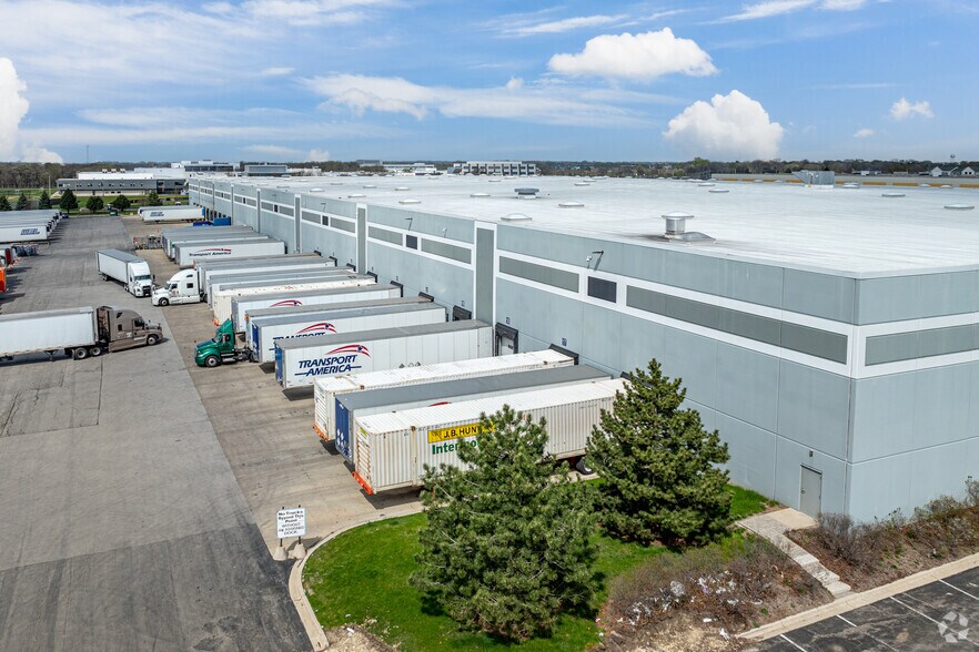 More Photos Of 4101 Olympic Blvd, Joliet Distribution For Lease