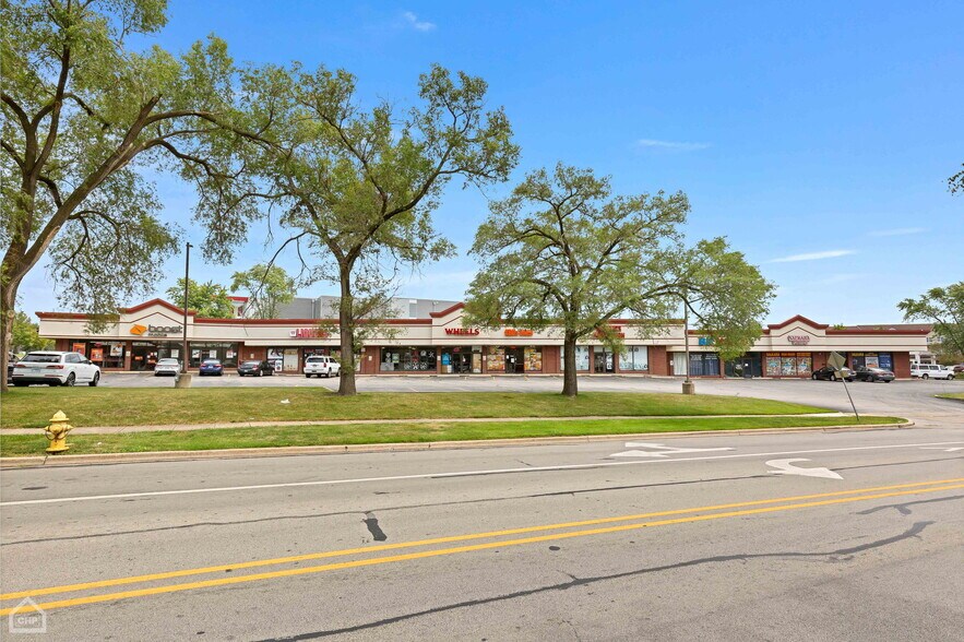 More Photos Of 595 N Pinecrest Rd, Bolingbrook Unknown For Lease