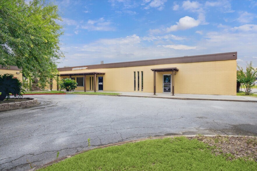 More Photos Of 6504 Memorial Dr, Texas City Medical For Sale