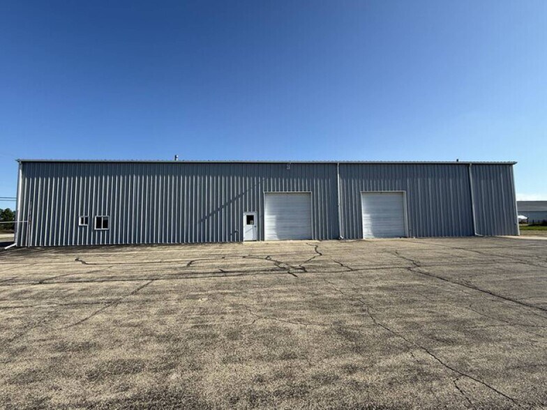 More Photos Of 115 S Ridge Rd, Minooka Warehouse For Sale