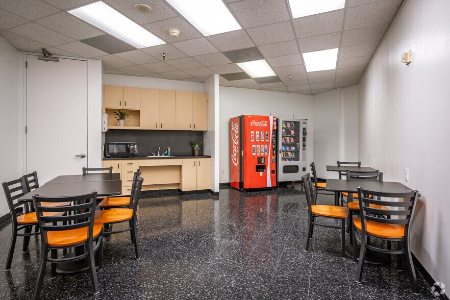 More Photos Of 140 Cypress Station Dr, Houston Coworking Space