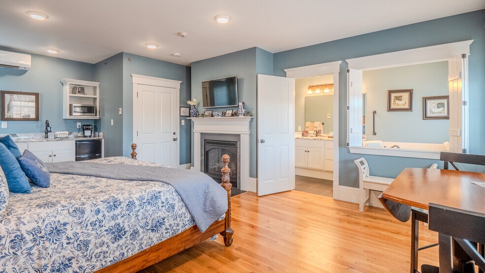 More Photos Of 208-210 Wharf St, Hermann Hospitality For Sale