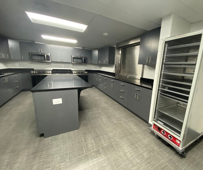 More Photos Of 8225 Barrett Dr, Manassas Specialty For Lease