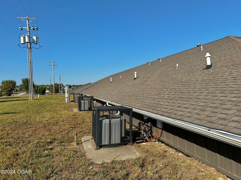 More Photos Of 2702 Cunningham Ave, Joplin Medical For Lease