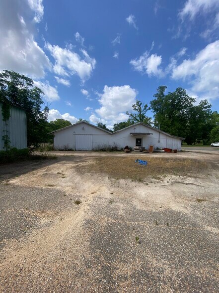More Photos Of 928 White Ave, Graceville Light Manufacturing For Sale