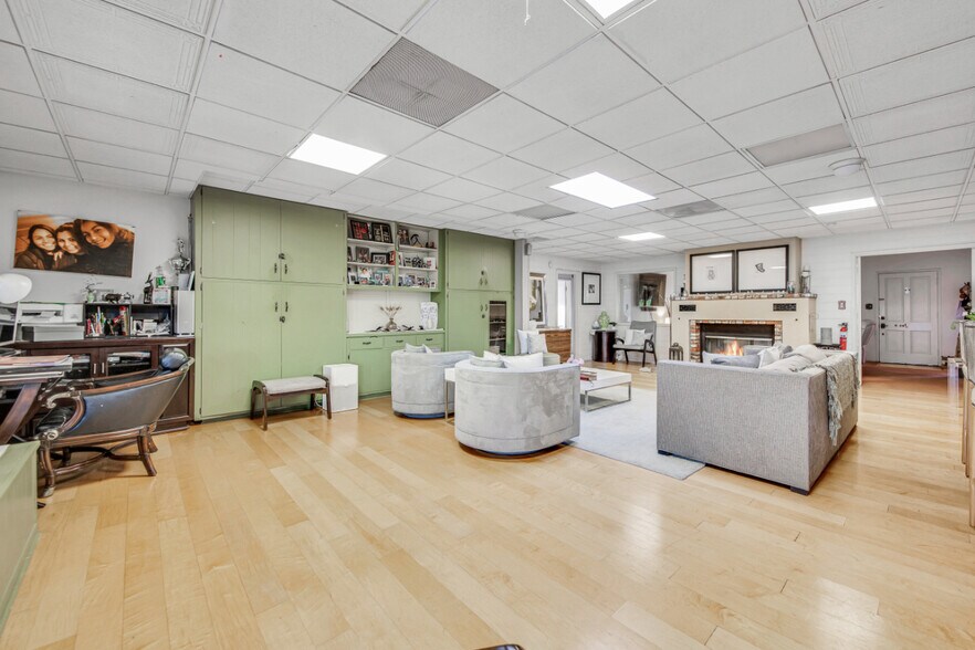 More Photos Of 17520 Kingsbury St, Granada Hills Apartments For Sale