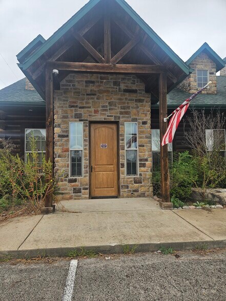 Primary Photo Of 89 Notch Shopping Center Ln, Branson West Freestanding For Lease