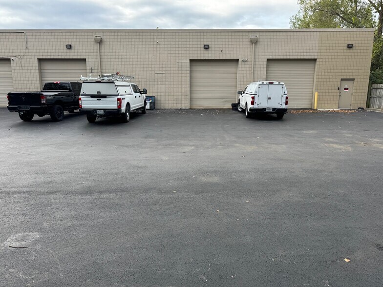 More Photos Of 7810-7900 NW 100th St, Kansas City Unknown For Lease