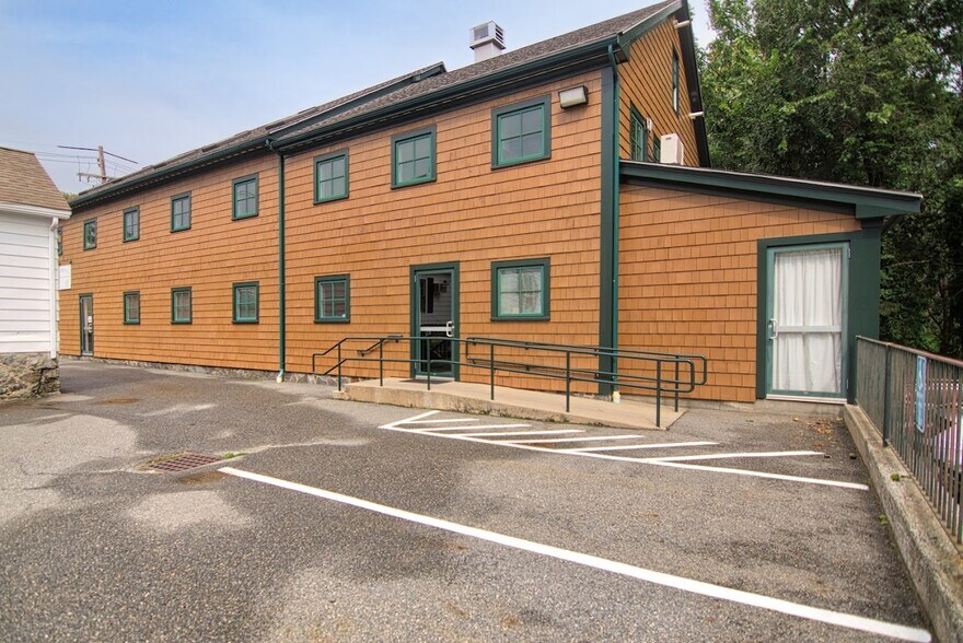 More Photos Of 3 Bow St, Lexington Coworking Space