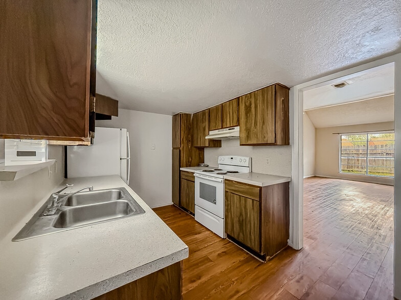 More Photos Of 3701-3740 Thornberry Ct, Corpus Christi Apartments For Sale
