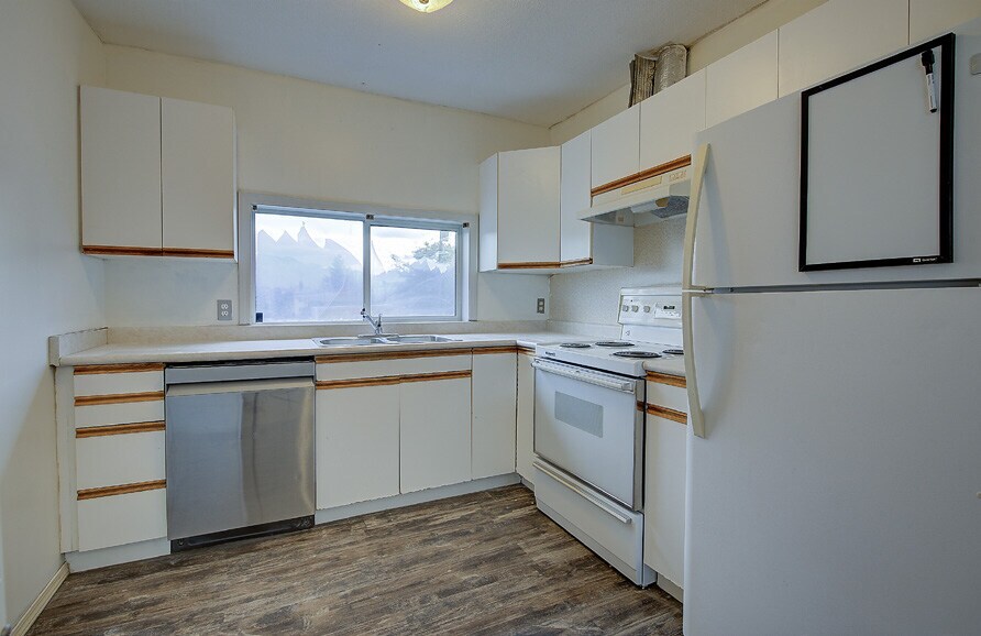 More Photos Of 2437 Main St, West Kelowna Storefront Retail Residential For Sale