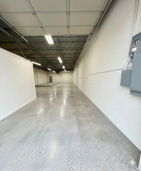 More Photos Of 4055-4059 7th Ter, Saint Petersburg Warehouse For Lease