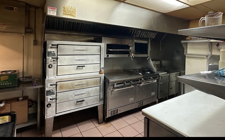 More Photos Of 19600 Woodward, Detroit Freestanding For Sale