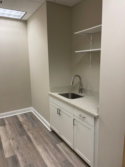 More Photos Of 715 N Church St, Charlotte Office For Lease