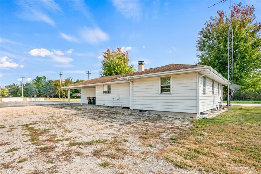 More Photos Of 124 E Oak Knoll Dr, Hampshire Office For Sale