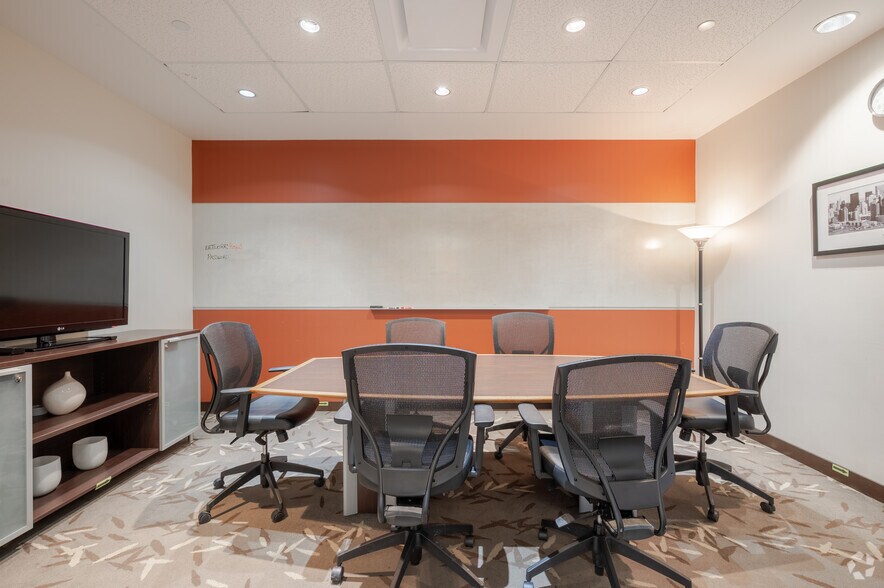 More Photos Of 100 King St W, Toronto Coworking Space