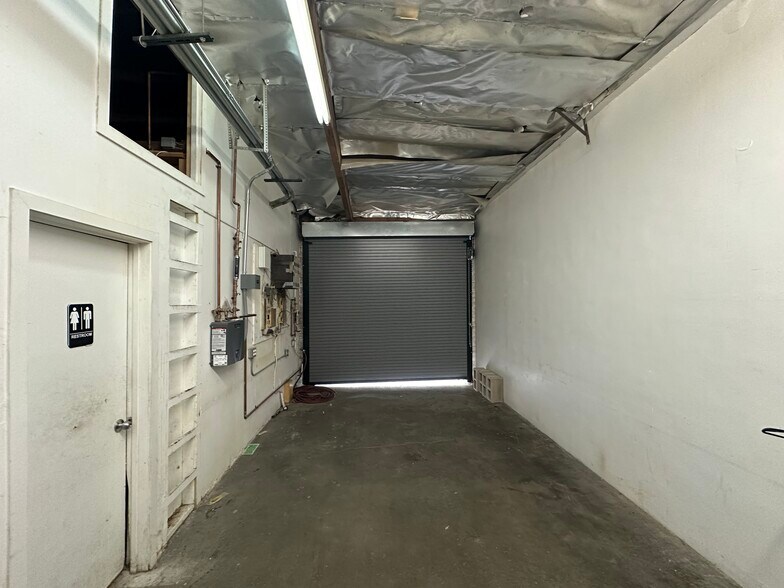 More Photos Of 9036 Owensmouth Ave, Canoga Park Manufacturing For Lease
