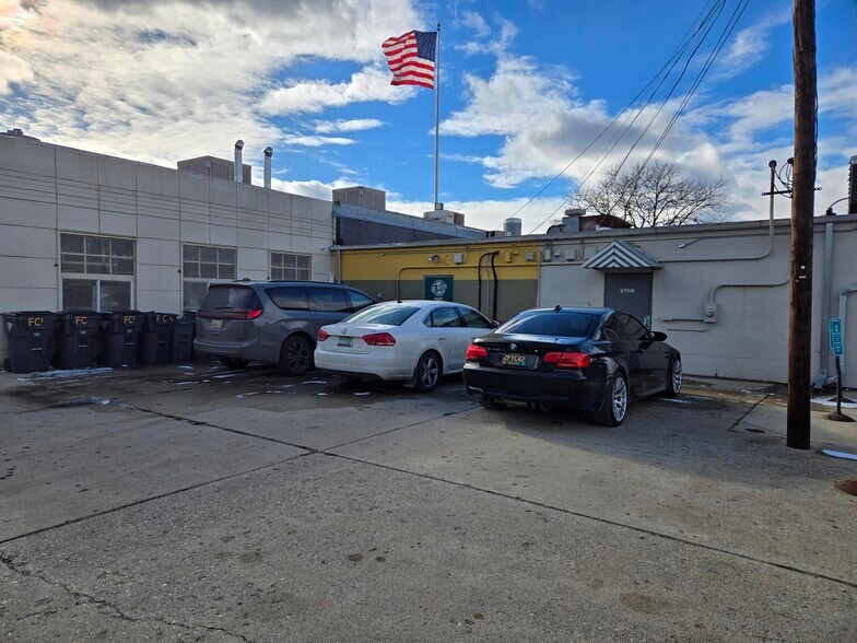 More Photos Of 2758 Coolidge Hwy, Berkley Storefront For Sale