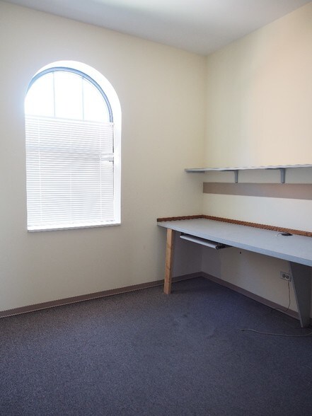 More Photos Of 329-331 S York Rd, Bensenville Daycare Center For Lease