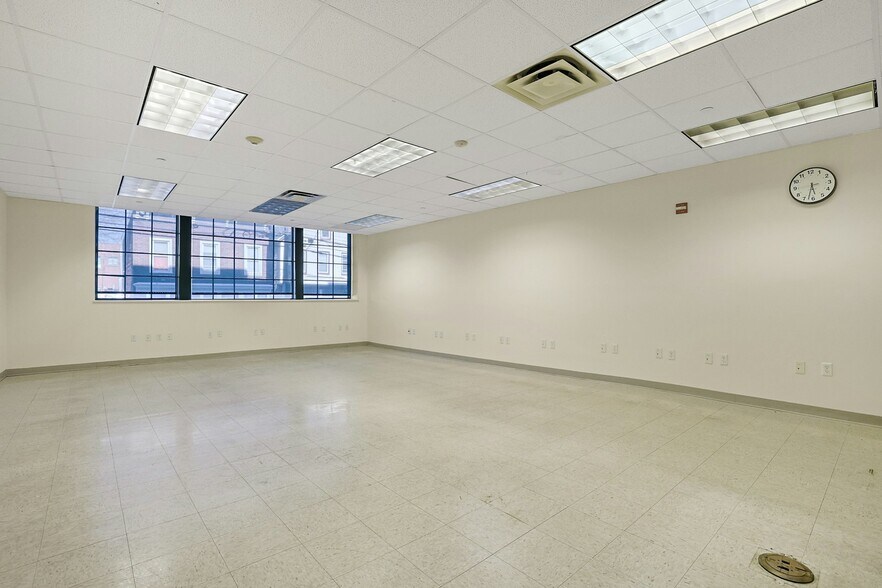 More Photos Of 31 W Broad St, Haverstraw Office For Lease