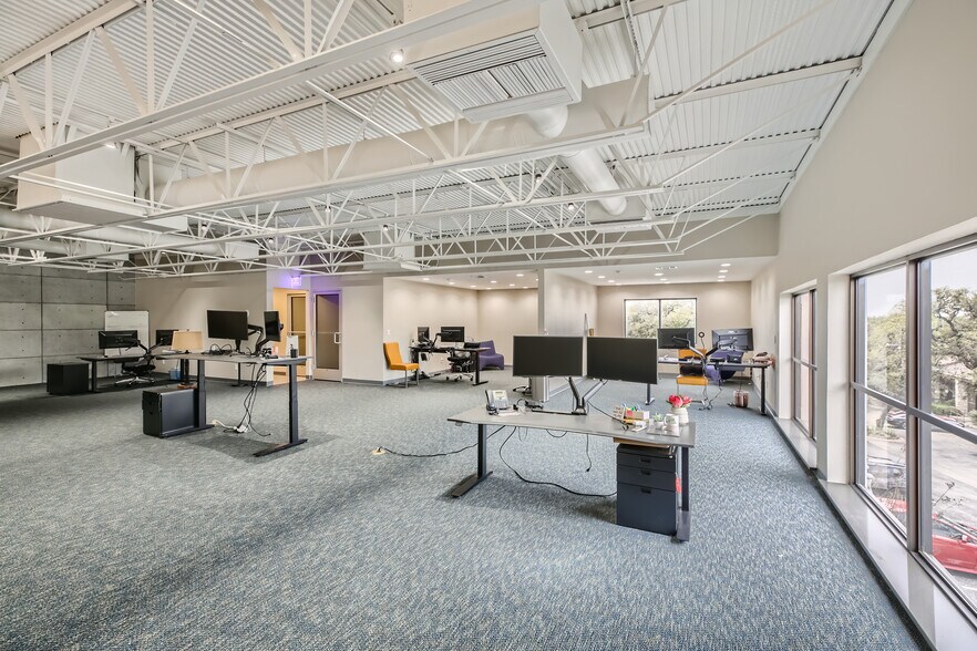 More Photos Of 10919 Wurzbach Rd, San Antonio Office For Sale