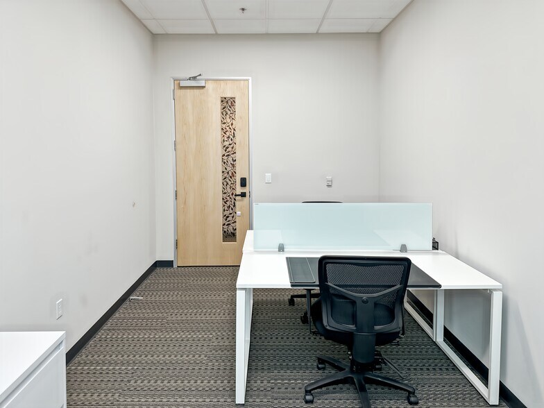 More Photos Of 980 W 6th St, Ontario Coworking Space