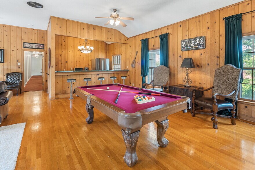 More Photos Of 1320 S Albert Pike Ave, Fort Smith Hospitality For Sale
