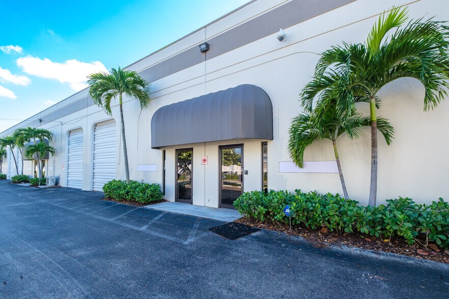 More Photos Of 3685-3699 NW 15th St, Lauderhill Unknown For Lease