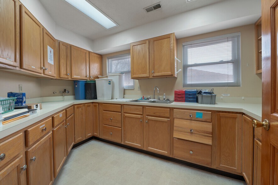 More Photos Of 3518 Teays Valley Rd, Hurricane Medical For Lease