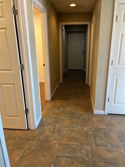 More Photos Of 195 Prairie Hawk Dr, Castle Rock Warehouse For Lease