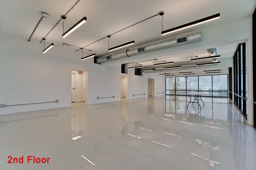 More Photos Of 1551 2nd St, Sarasota Office For Sale