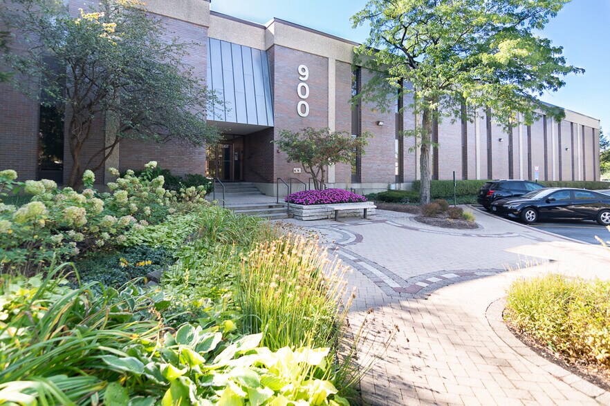 Primary Photo Of 900 Skokie Blvd, Northbrook Unknown For Lease