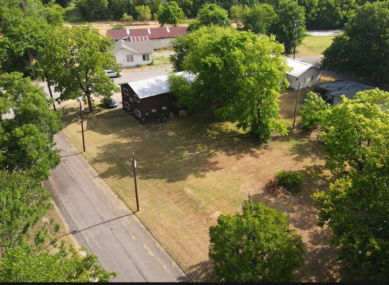 More Photos Of 104 W South St, Clarksville Apartments For Sale