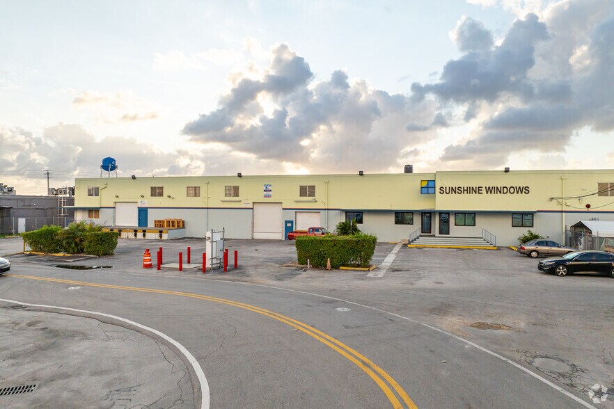 More Photos Of 3320-3350 W 17th Ct, Hialeah Manufacturing For Lease