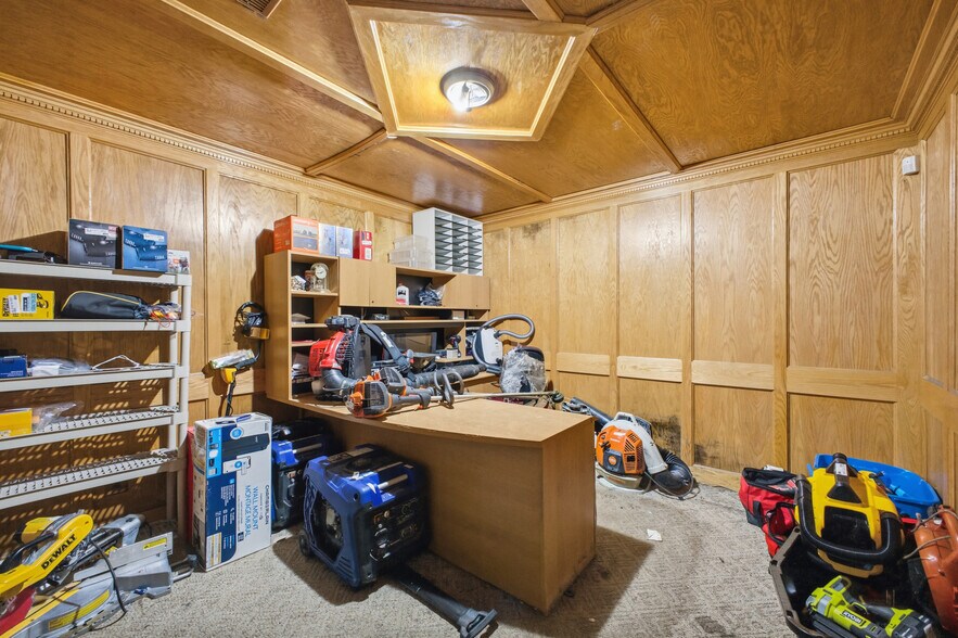 More Photos Of 3210 E Main St, Columbus Freestanding For Sale