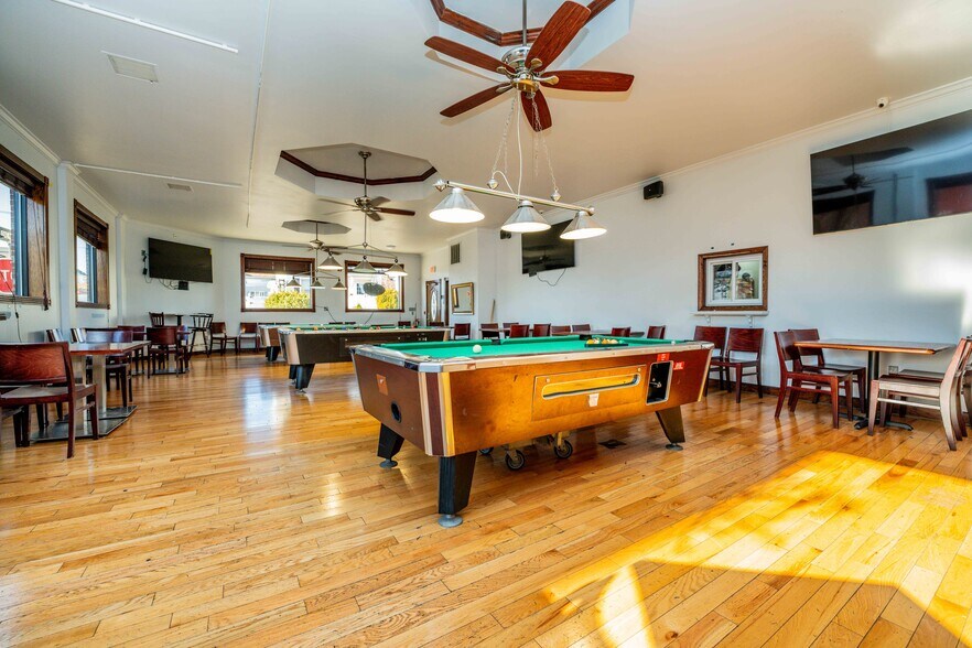 More Photos Of 266 Dartmouth St, New Bedford Restaurant For Sale