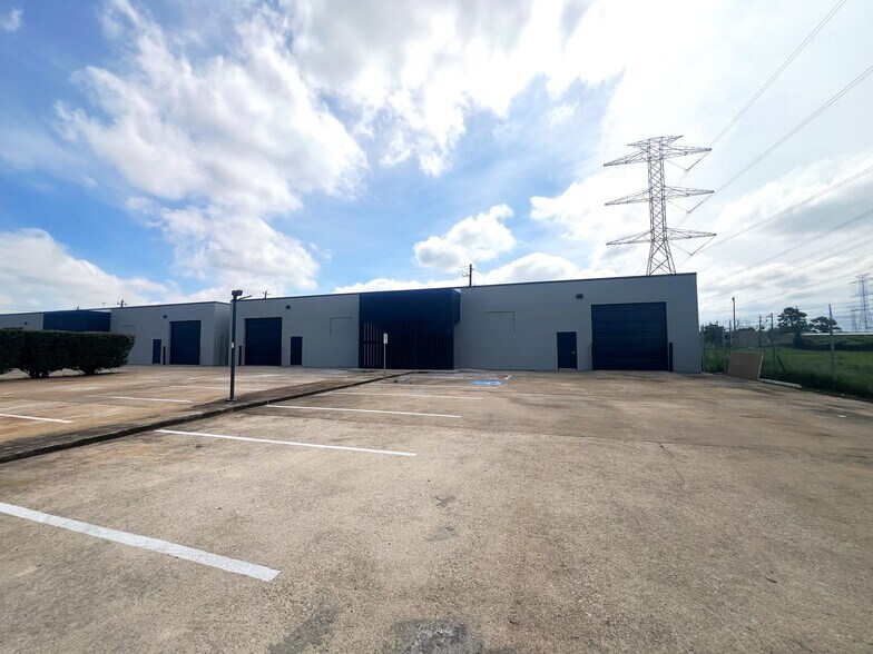 More Photos Of 5849-5891 W 34th St, Houston Unknown For Lease