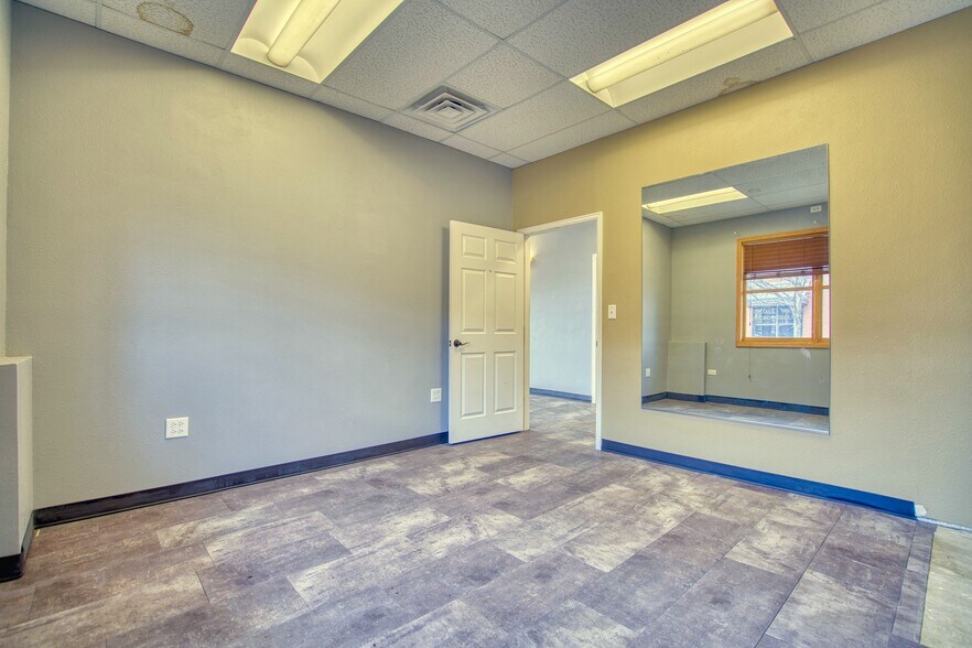 More Photos Of 149 S Briggs St, Erie Storefront Retail Office For Lease