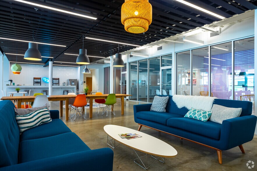 More Photos Of 300 E 39th St, Kansas City Office For Lease