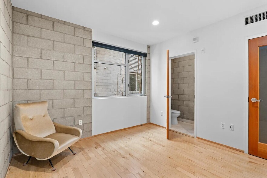 More Photos Of 3450 Cahuenga Blvd W, Los Angeles Office Residential For Sale