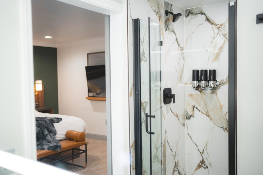 More Photos Of 1107 N Broadway, Santa Maria Hotel For Sale